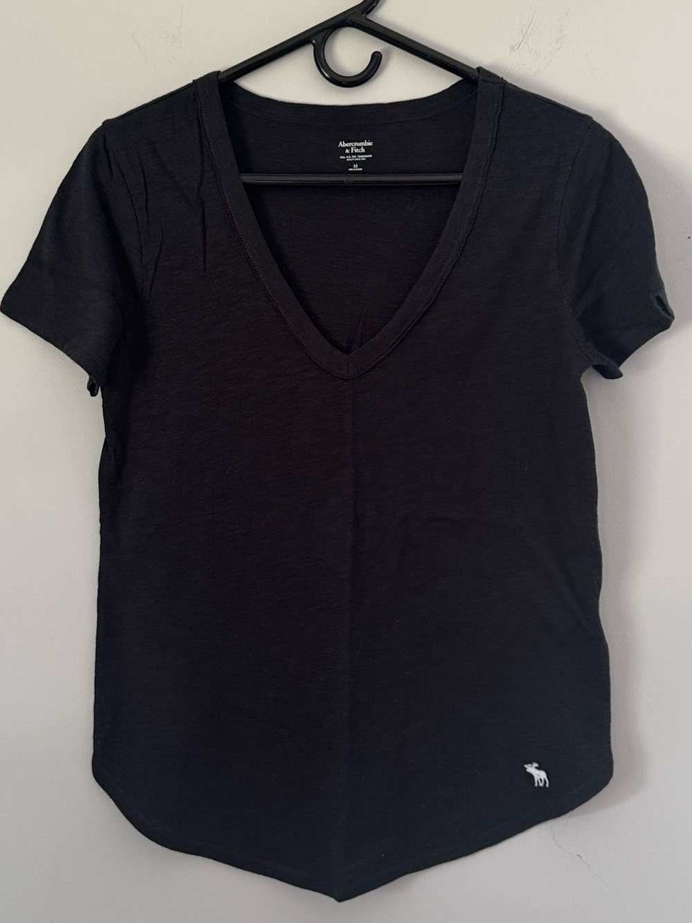 🆕 Abercrombie & Fitch outlet v-neck women’s black - M